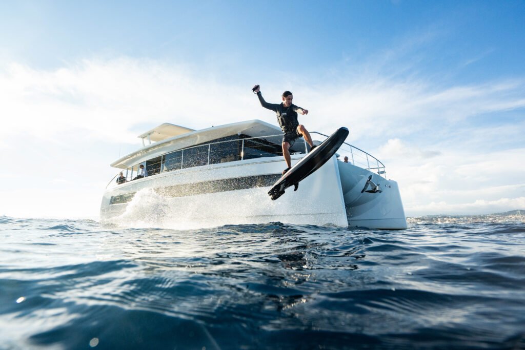 saut catamaran Awake RÄVIK S