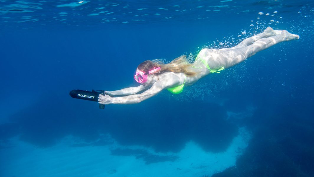 ©SCUBAJET_woman snorkeling in the ocean